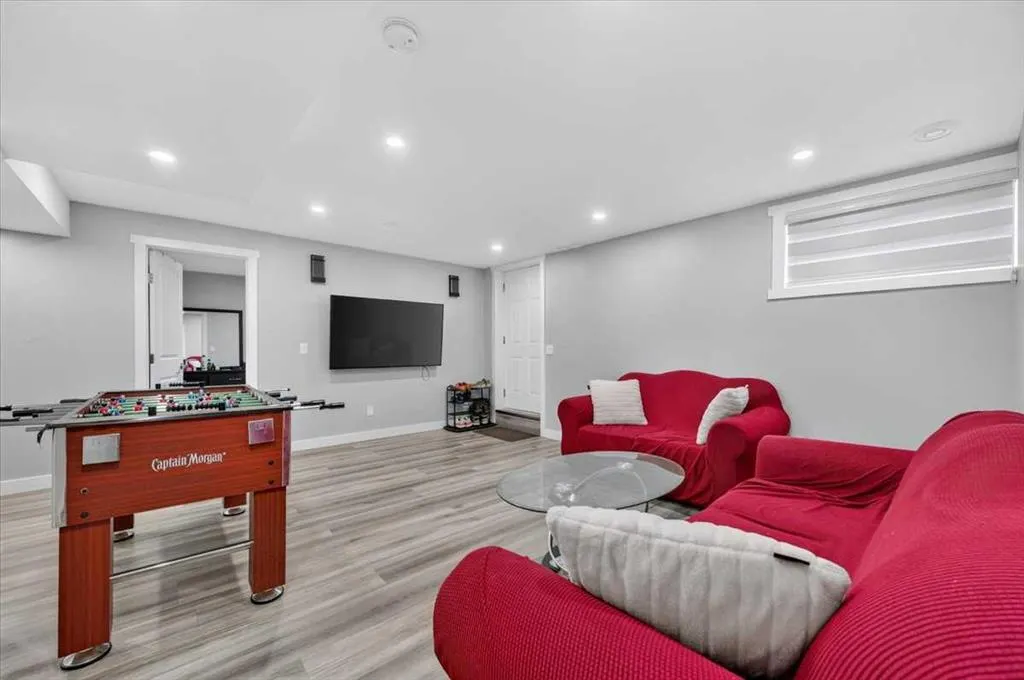 233 Aspenmere Circle