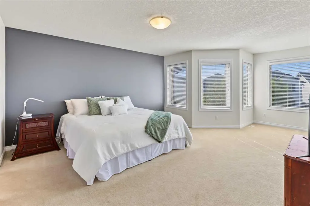 45 Royal Oak Manor NW