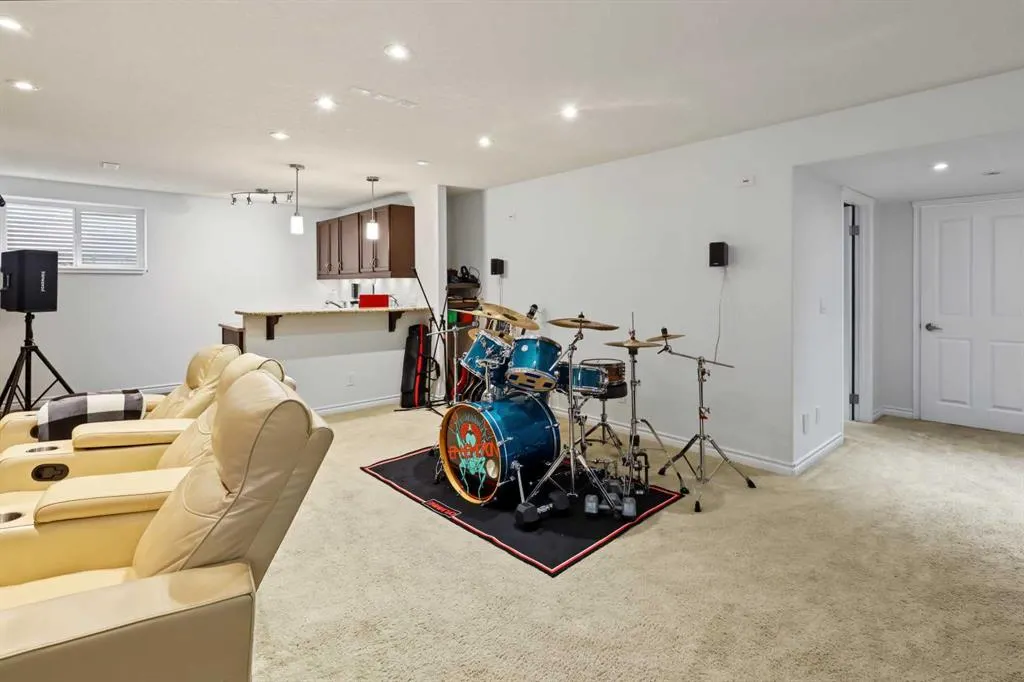 45 Royal Oak Manor NW