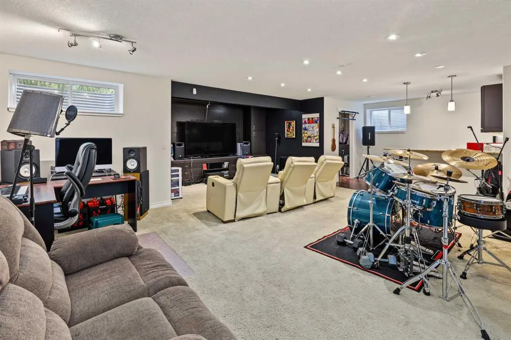 45 Royal Oak Manor NW