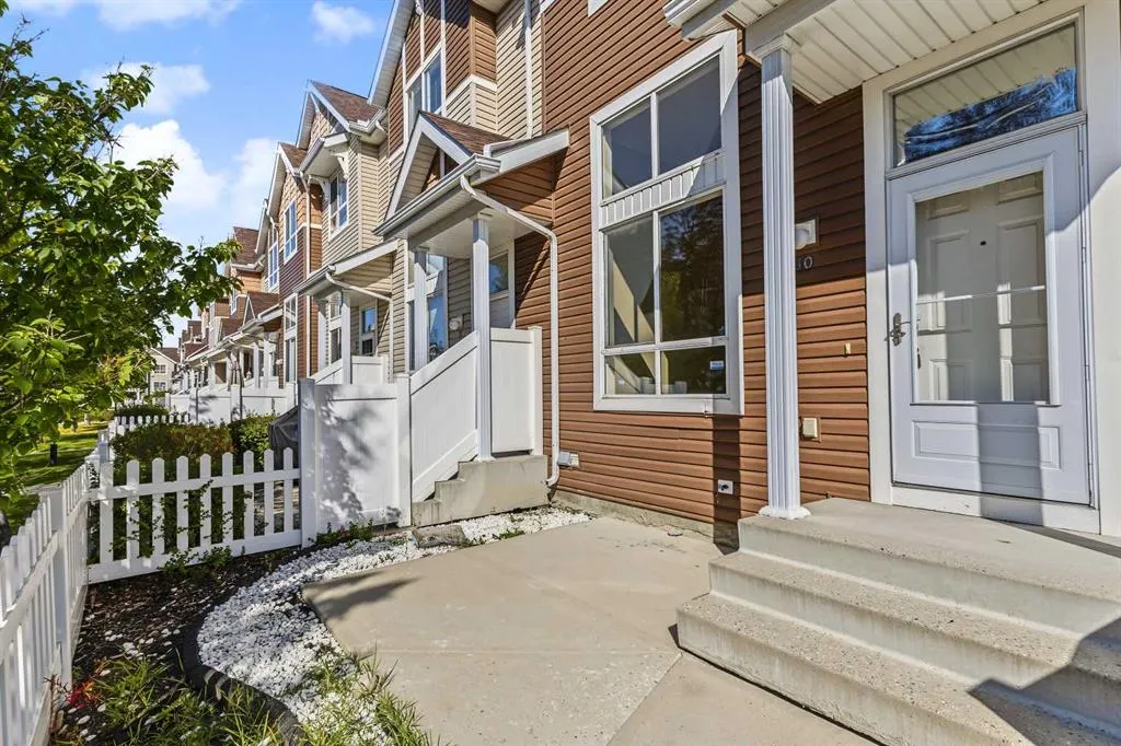 10 Tuscany Court NW