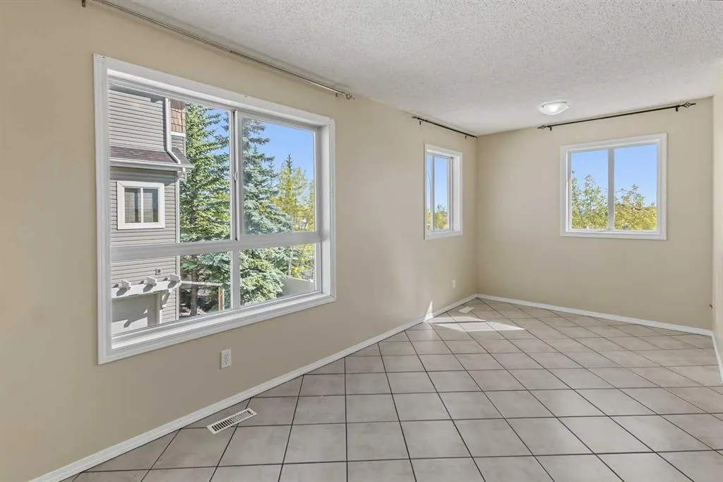 10 Tuscany Court NW