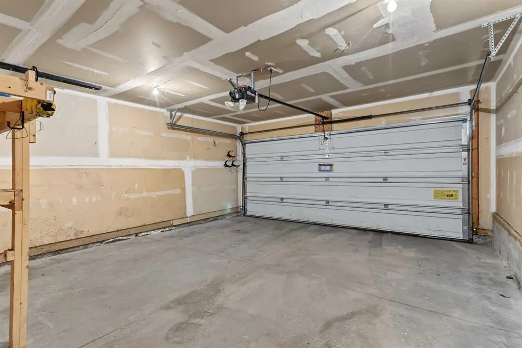 10 Tuscany Court NW
