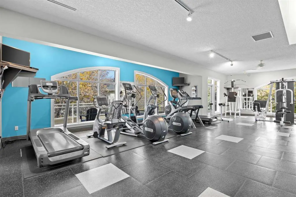 24 Hemlock Crescent SW #3203