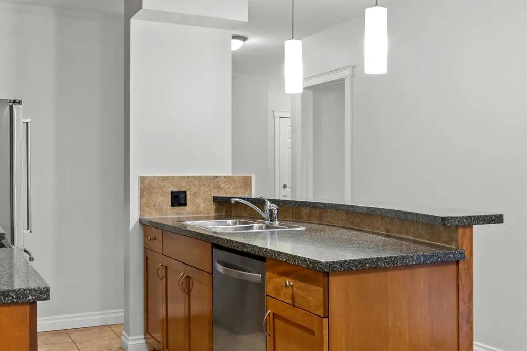 24 Hemlock Crescent SW #3203
