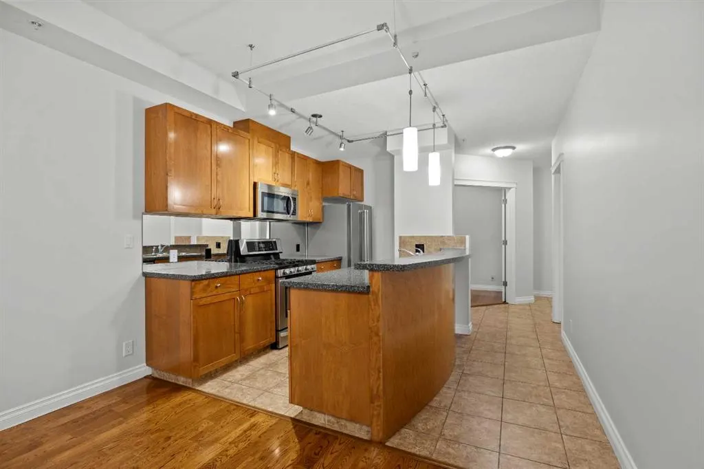 24 Hemlock Crescent SW #3203