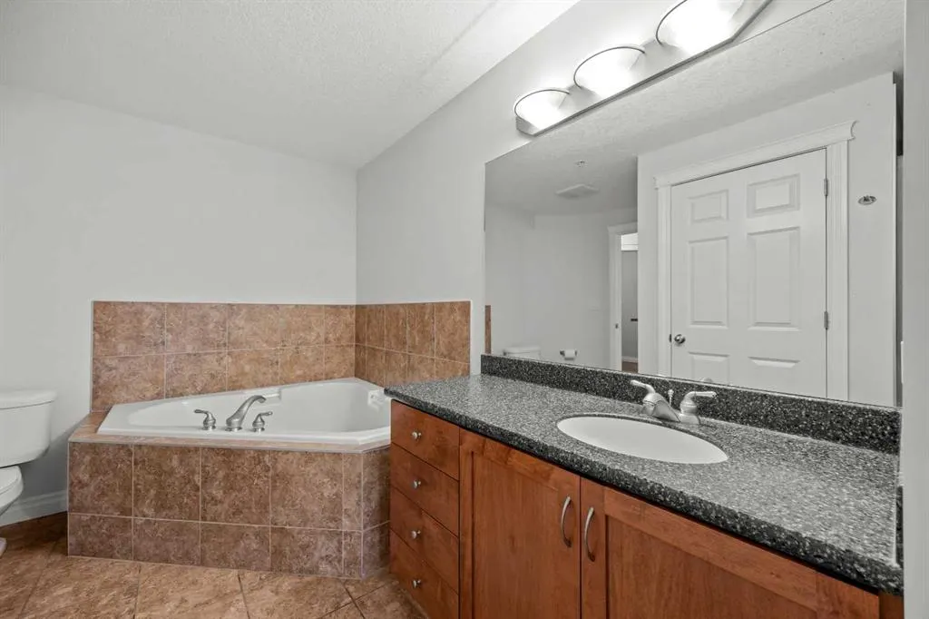 24 Hemlock Crescent SW #3203