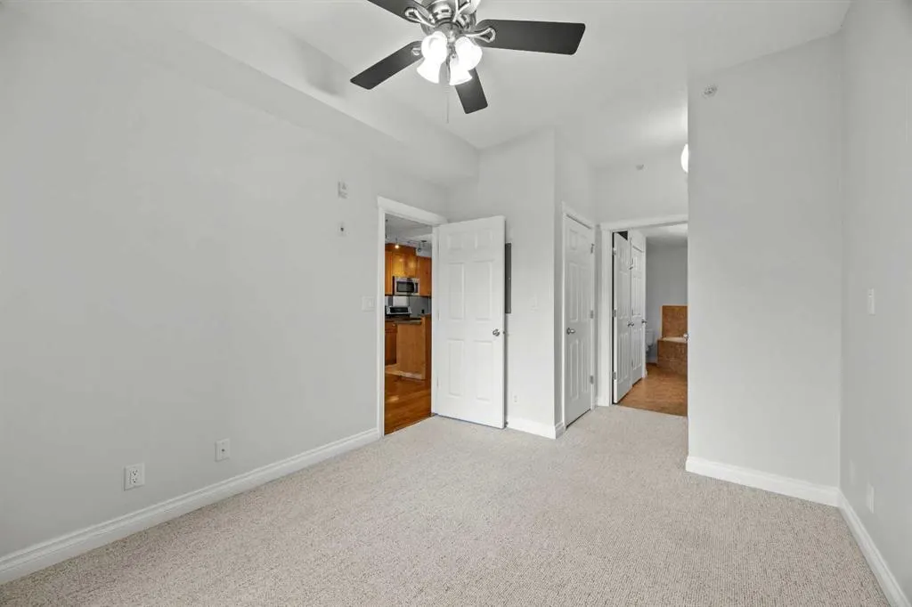 24 Hemlock Crescent SW #3203
