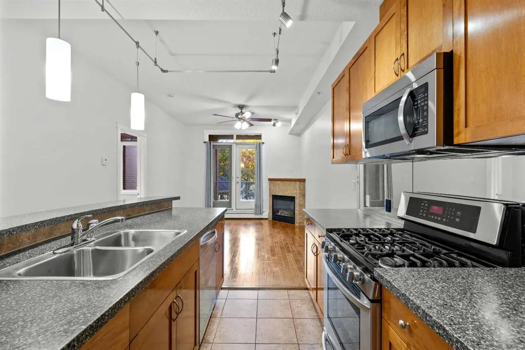 24 Hemlock Crescent SW #3203