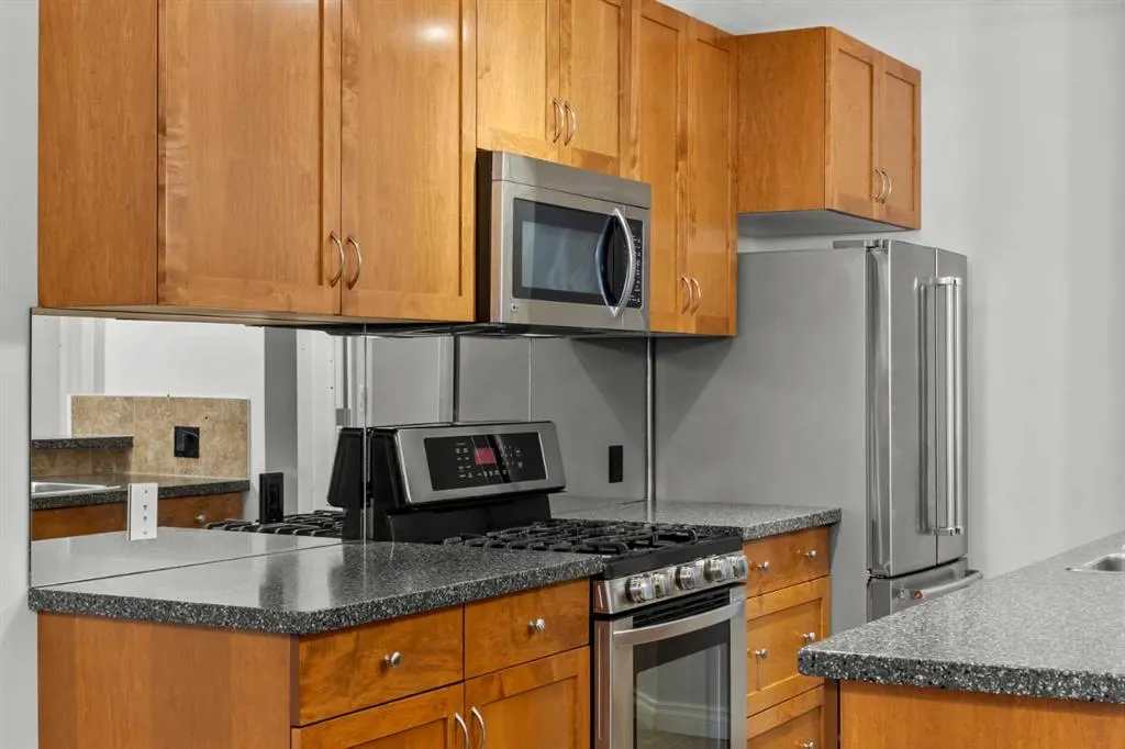 24 Hemlock Crescent SW #3203