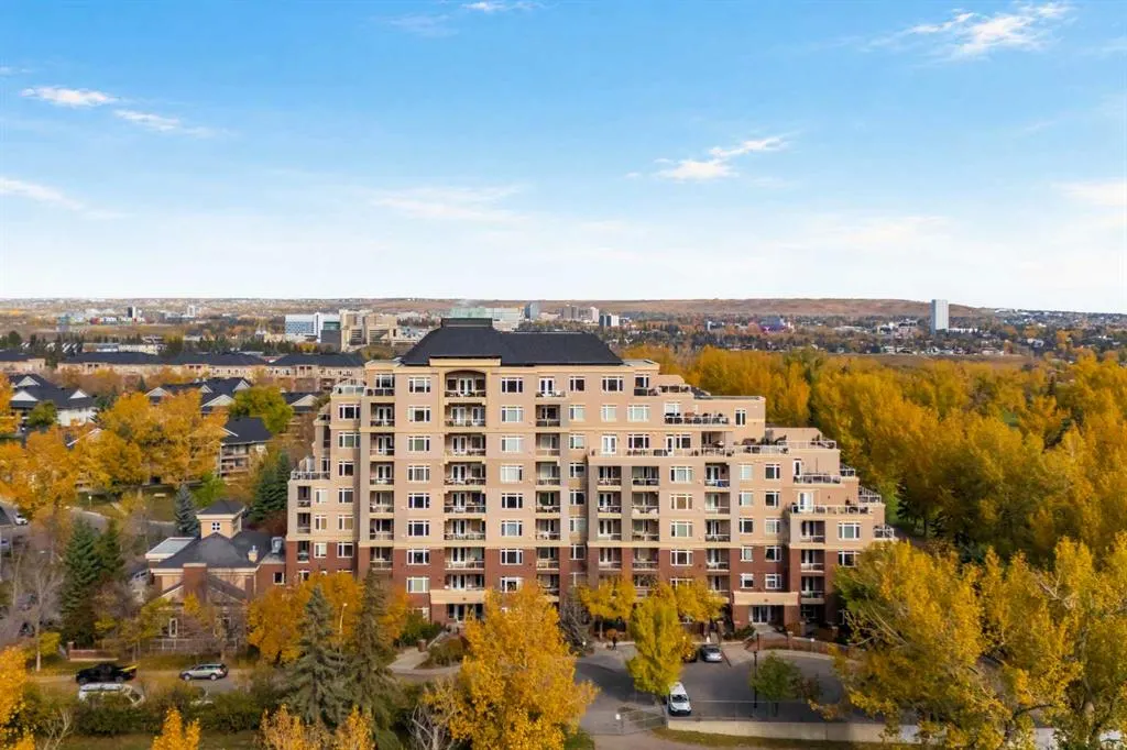 24 Hemlock Crescent SW #3203