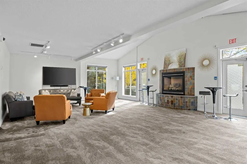 24 Hemlock Crescent SW #3203