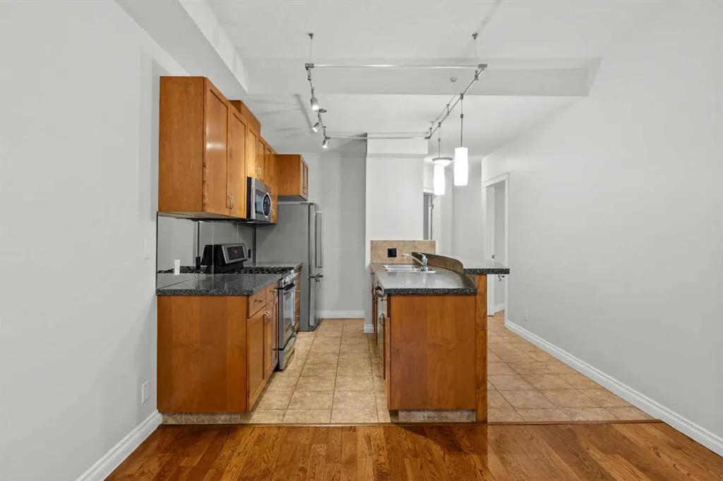 24 Hemlock Crescent SW #3203