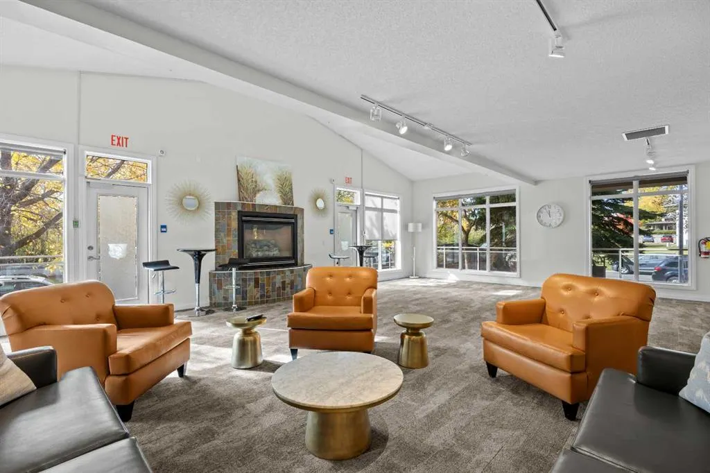 24 Hemlock Crescent SW #3203