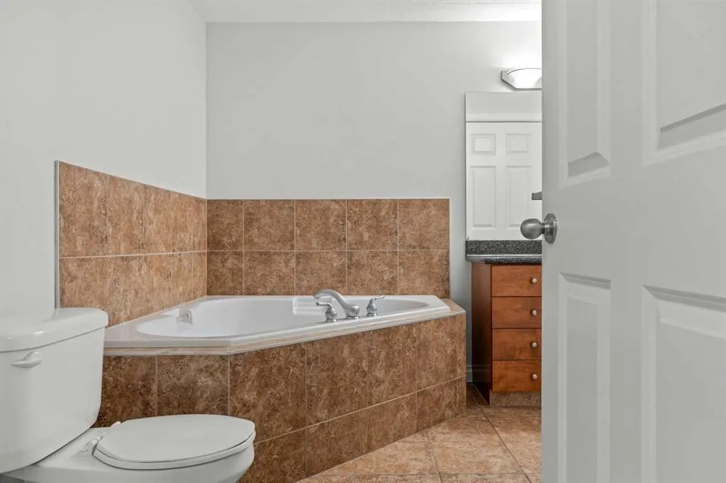 24 Hemlock Crescent SW #3203