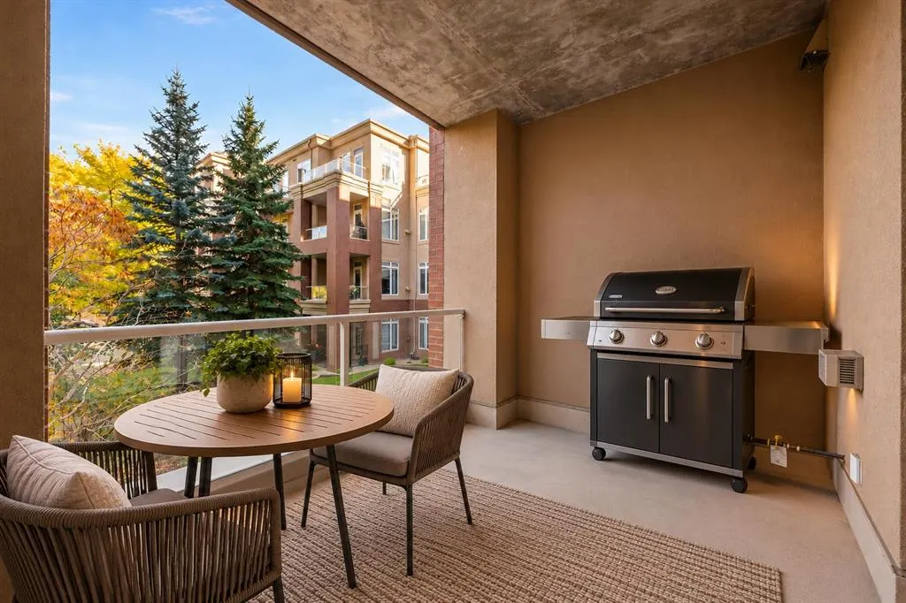 24 Hemlock Crescent SW #3203