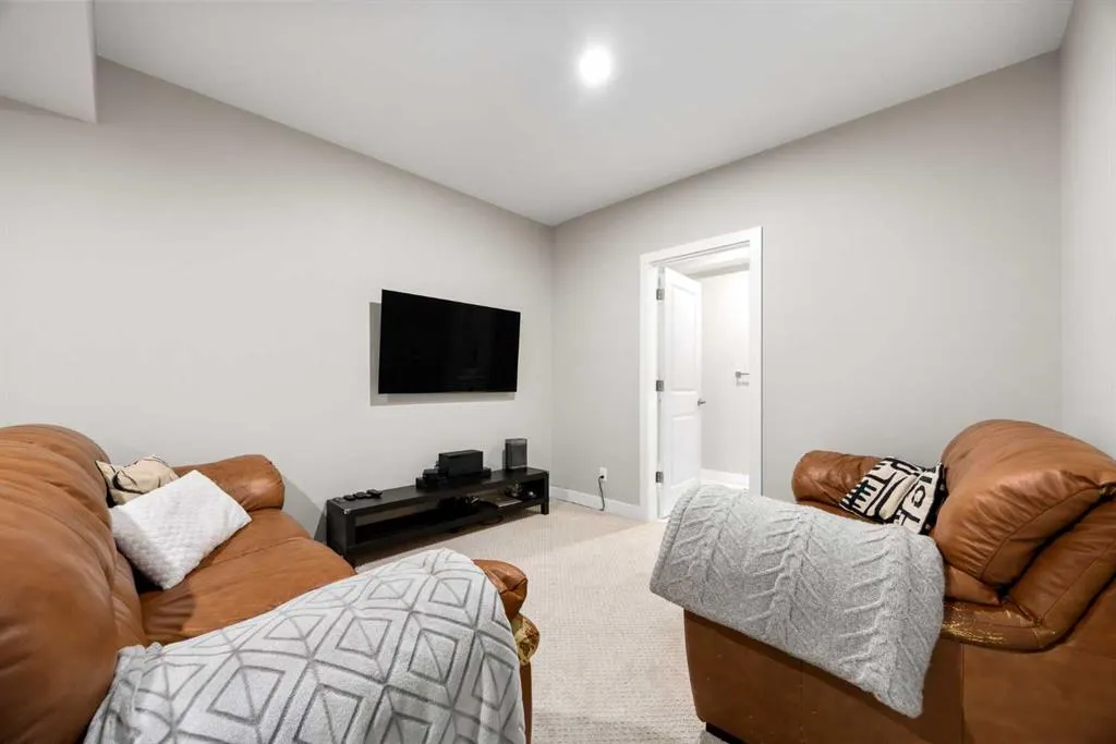 112 Reunion Loop NW