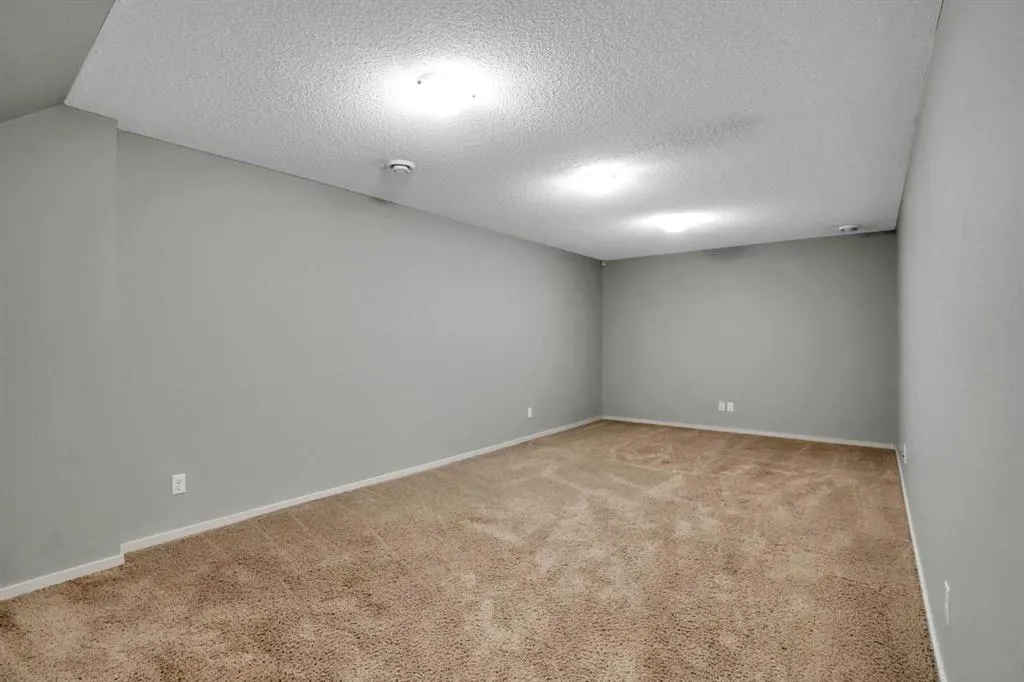 125 Walden Square SE
