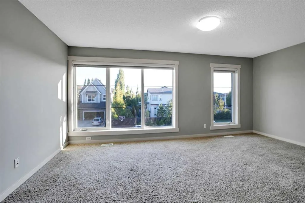 125 Walden Square SE