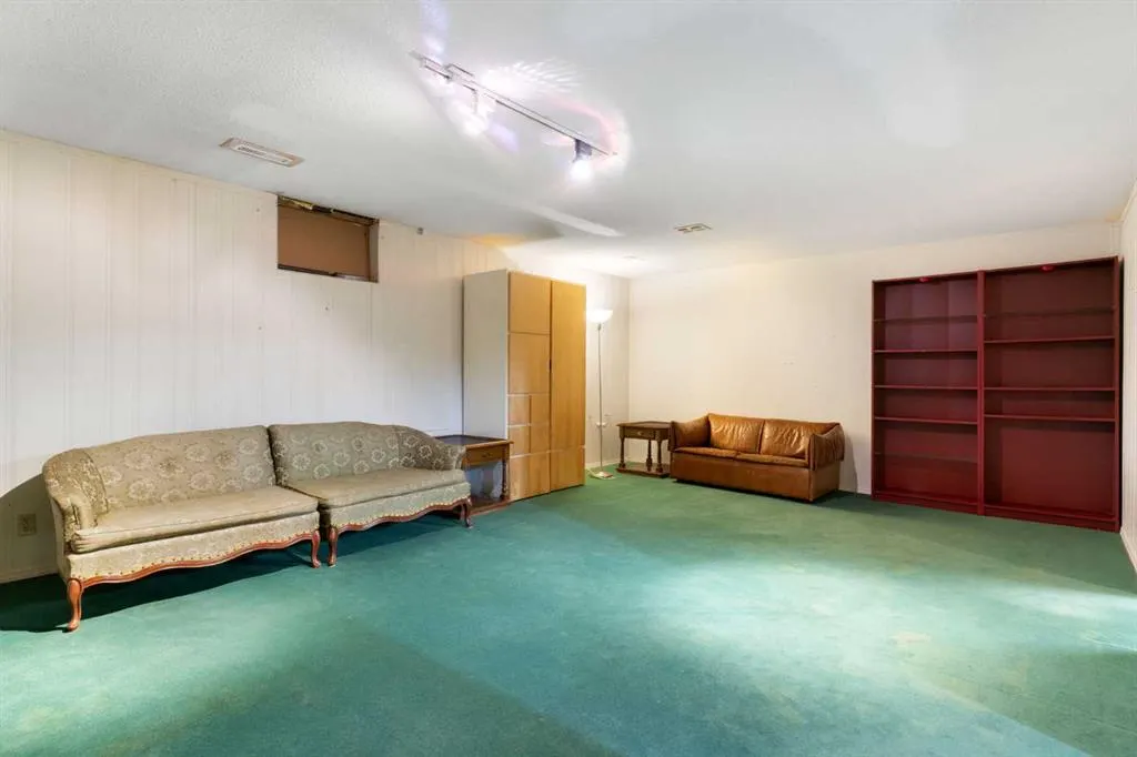 107 Bermuda Close NW
