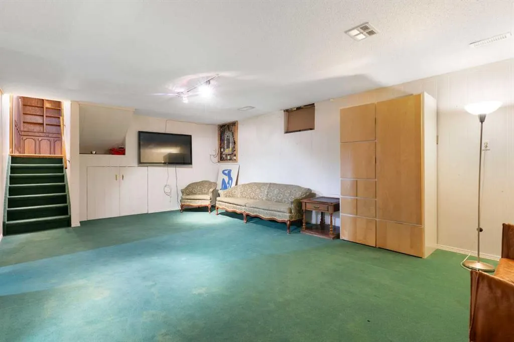 107 Bermuda Close NW