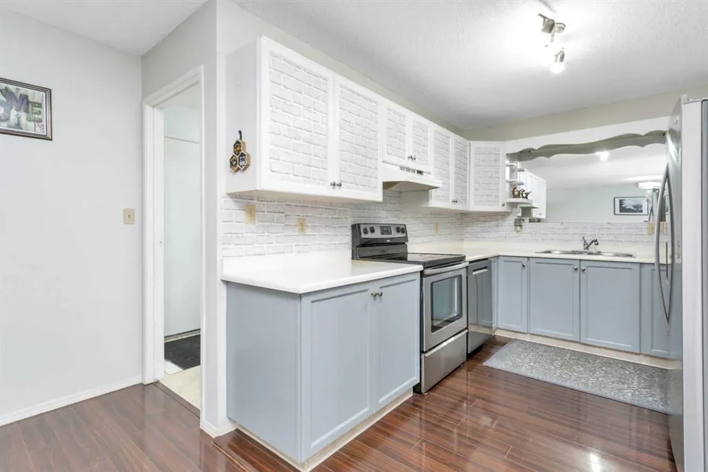 240 Ebert Close