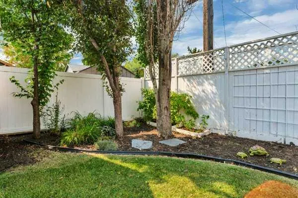 240 Ebert Close