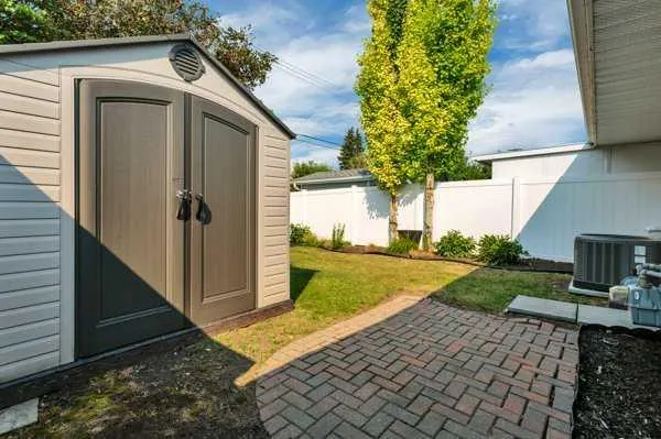 240 Ebert Close