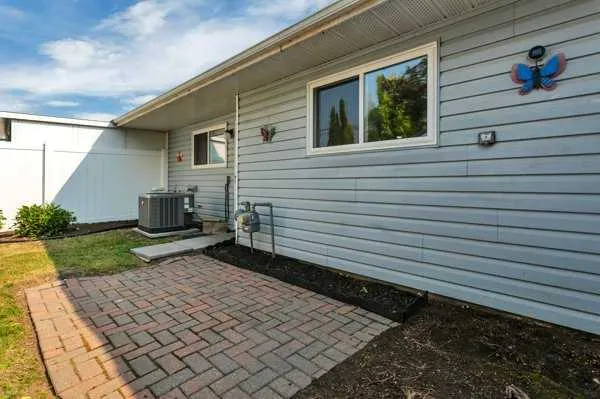 240 Ebert Close