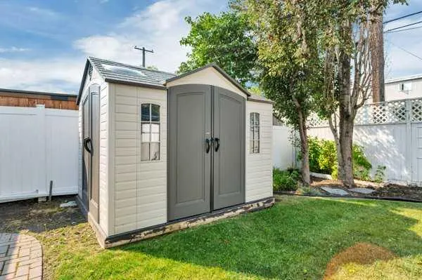 240 Ebert Close