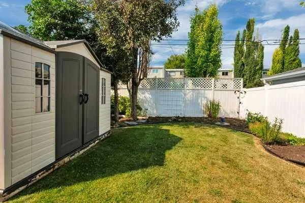 240 Ebert Close