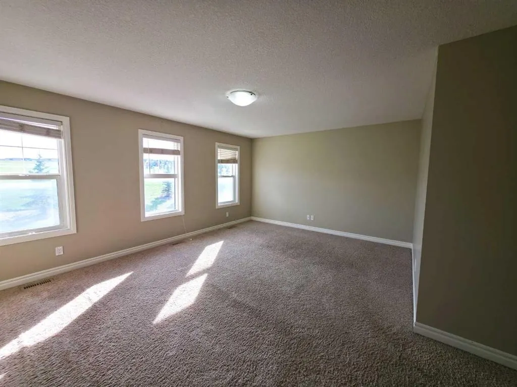 16 Nolancrest Green NW