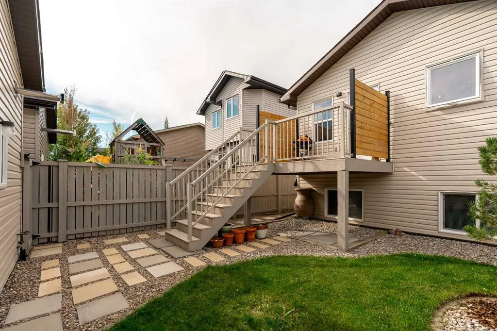 113 Mt Sundance Crescent W
