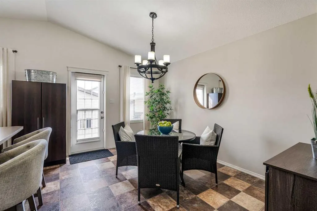113 Mt Sundance Crescent W