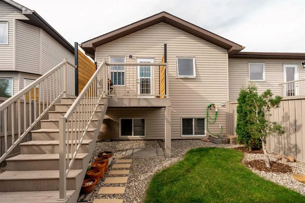 113 Mt Sundance Crescent W