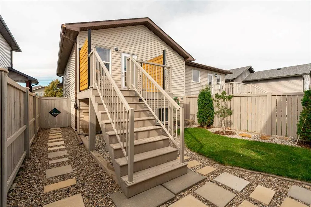 113 Mt Sundance Crescent W