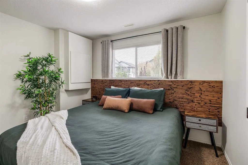 113 Mt Sundance Crescent W