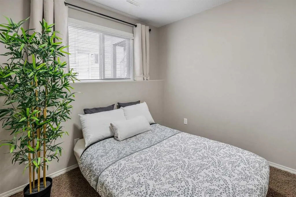 113 Mt Sundance Crescent W