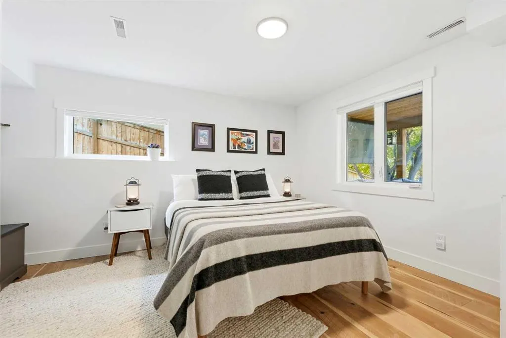 14 Riverside Place