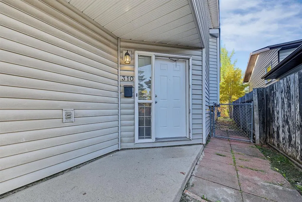 310 Castleridge Drive NE