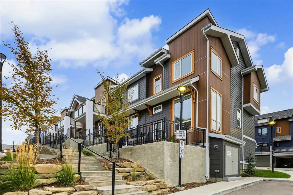 244 Livingston Common NE