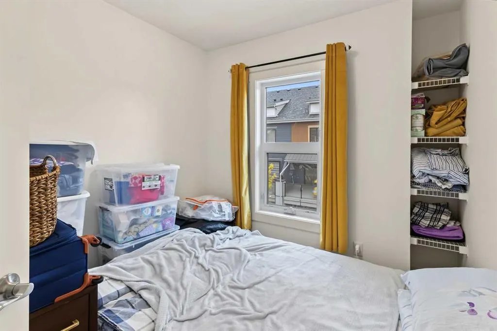 244 Livingston Common NE
