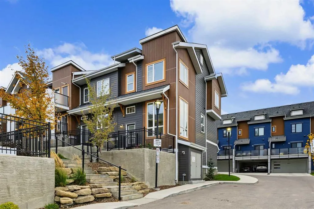 244 Livingston Common NE