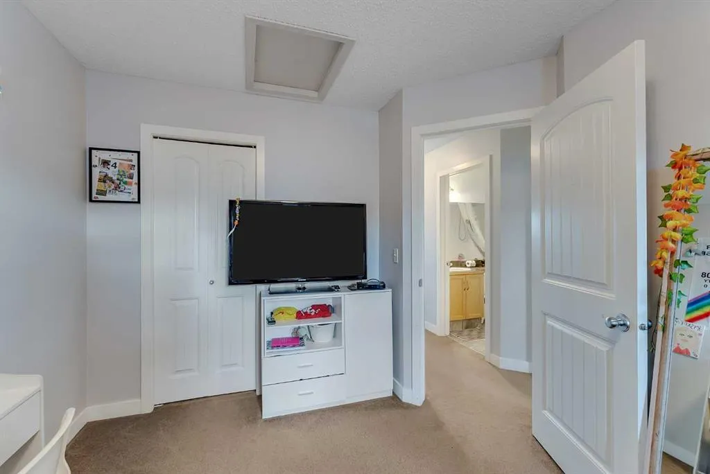 133 Covebrook Close NE