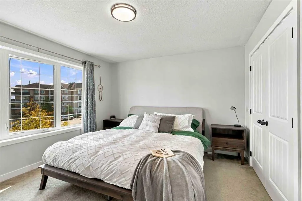 253 Grosbeak Way