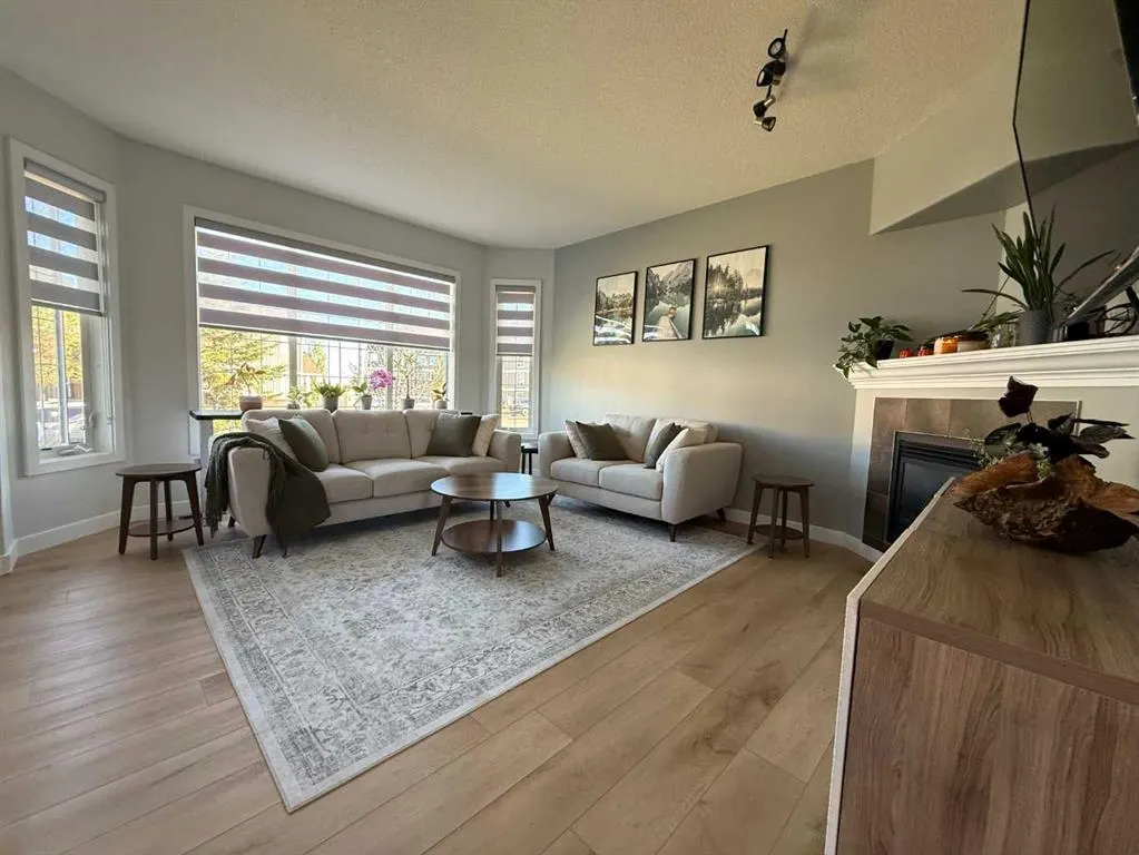 253 Grosbeak Way