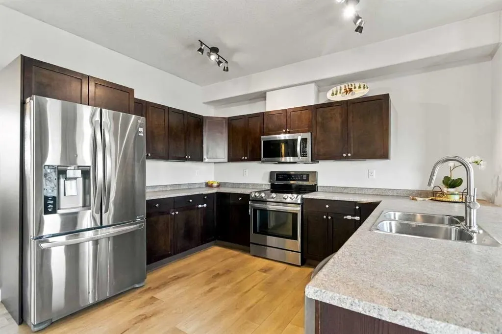 253 Grosbeak Way