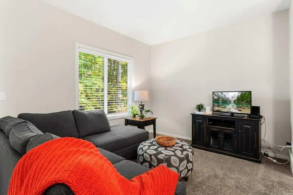 5301 Windward Place #9