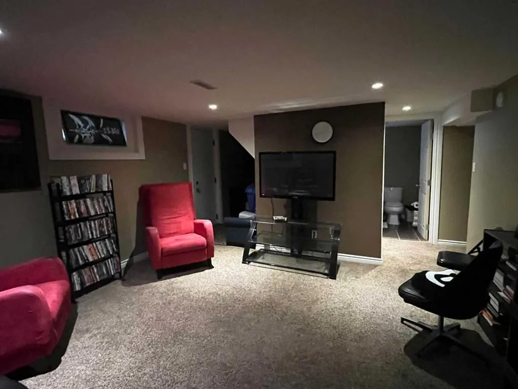 240 20 Street N