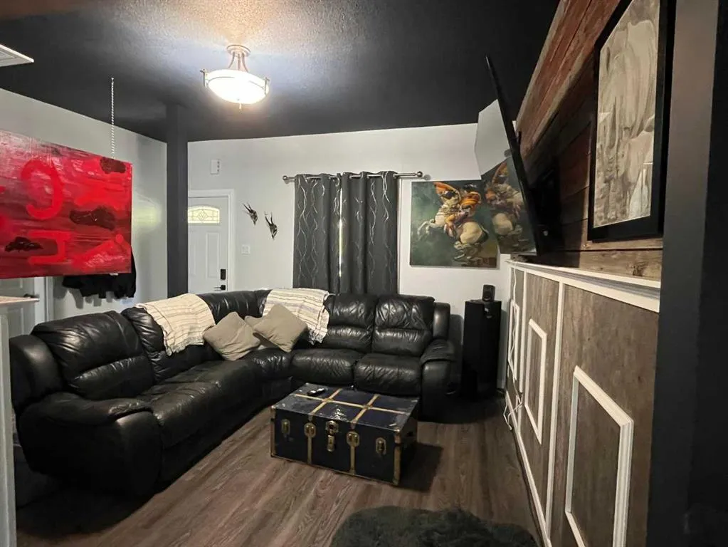 240 20 Street N